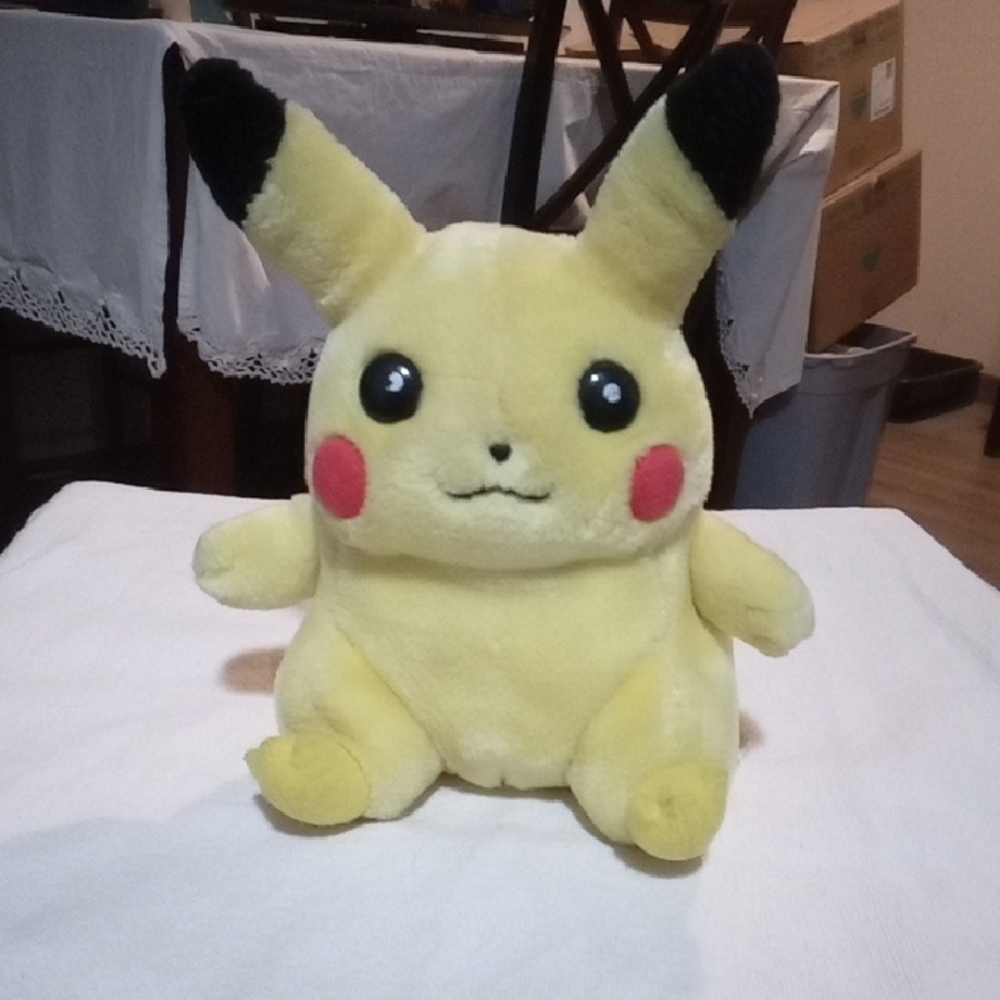 Vintage 1995 Nintendo Creatures Pokemon Plush Pikachu